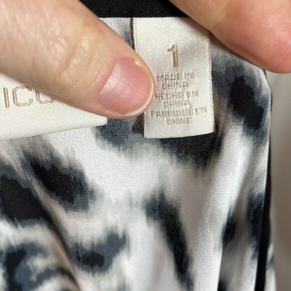 Chico’s asymmetrical hem blouse - Picture 7 of 9